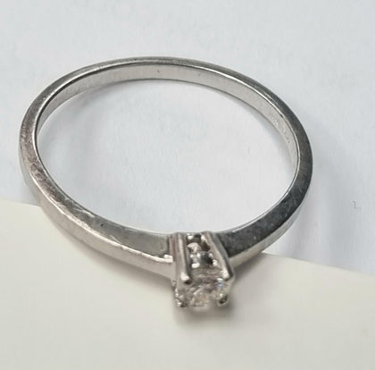 9CT WHITE GOLD DIAMOND RING SIZE N 1/2