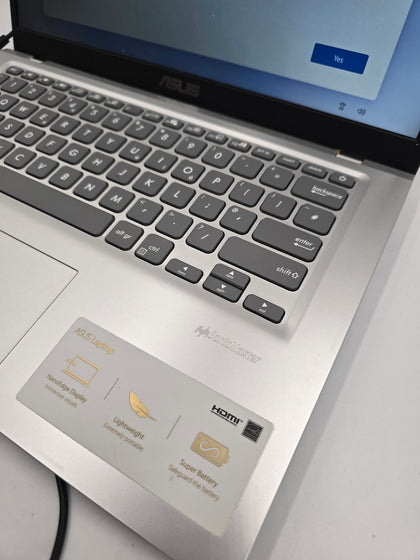 Asus sonicmaster i3 Laptop