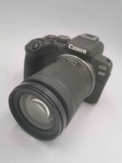 Canon EOS R10 Mirrorless Camera + RF-S 18-150mm F3.5-6.3 IS STM Lens