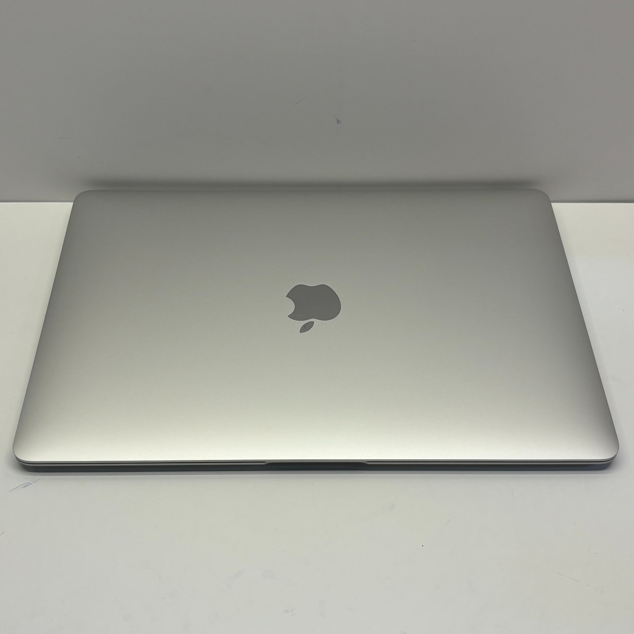 Apple MacBook Air 2020 Model A2337 Apple M1 256GB SSD 8GB RAM