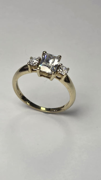 9ct Gold Ring with Clear Stones (CZ) Size M 1/2