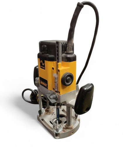 DeWalt DW625E 2000W Plunge Router w/case