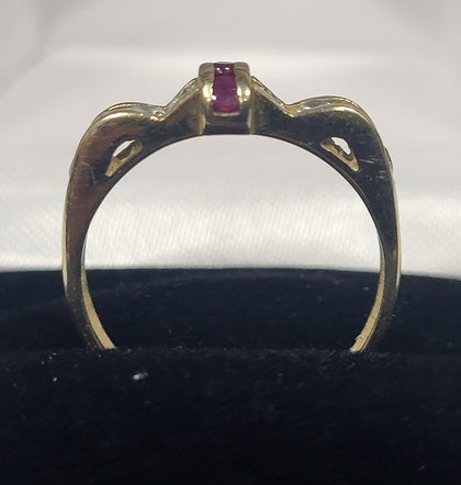 9ct Yellow Gold Ring With Clear And Pink Stones - 2.05G - Size O - Hallmarked