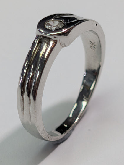 18CT White Gold Overlap Ring
