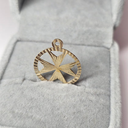 18ct Maltese Cross Pendant