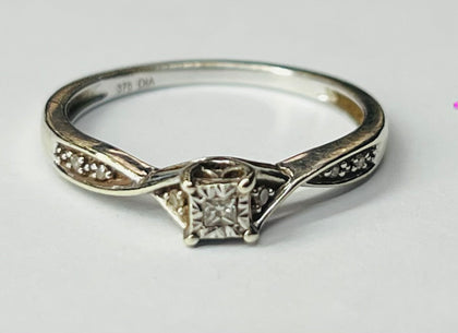 9CT WHITE GOLD DIAMOND SOLITAIRE SIZE M 1/2