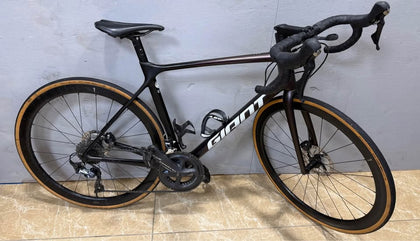 GIANT TCR ADVANCED PRO ROAD/COMP BIKE 20” FRAME, 27.5” WHEELS, 22 SPEED