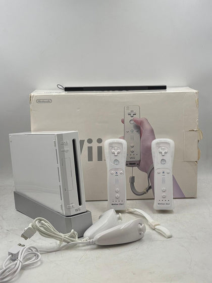 Wii Console, White, 2 remote, 2 nunchuk
