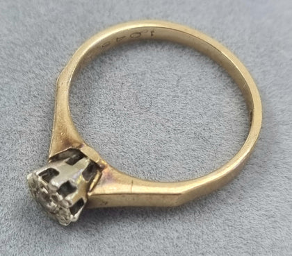 9ct Gold Diamond Ring size O