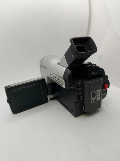 Samsung VP-D10 Digital Camcorder (PAL) - 500X Digital Zoom (22x Optical) - Tape - With 2X Batt, Remote (No Charger).