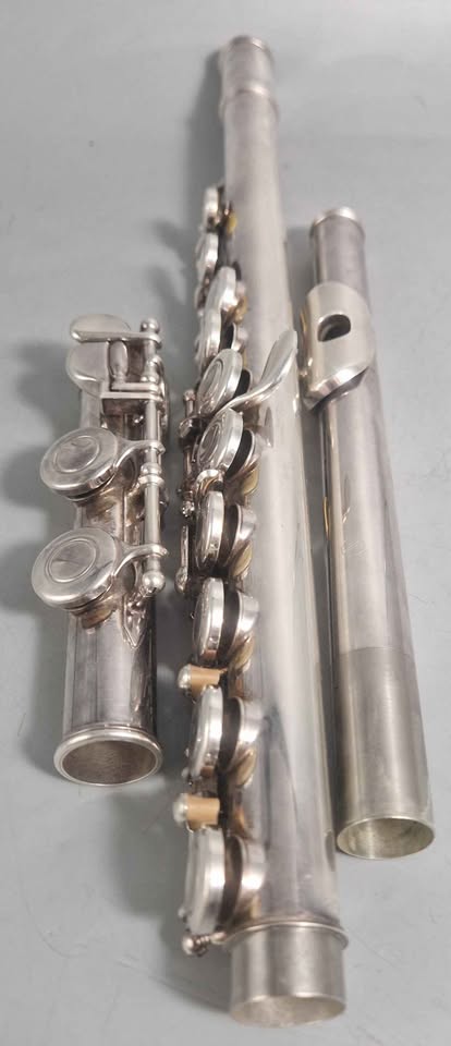 Yamaha 211 Flute with Original Hard Case