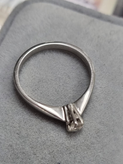 18ct White Gold Diamond Ring 