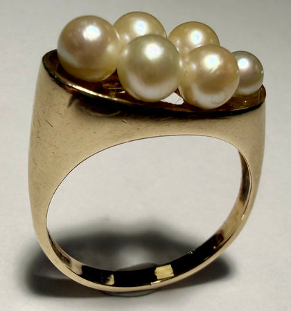 9CT Gold Ring with Angled Pearl Design - Size O