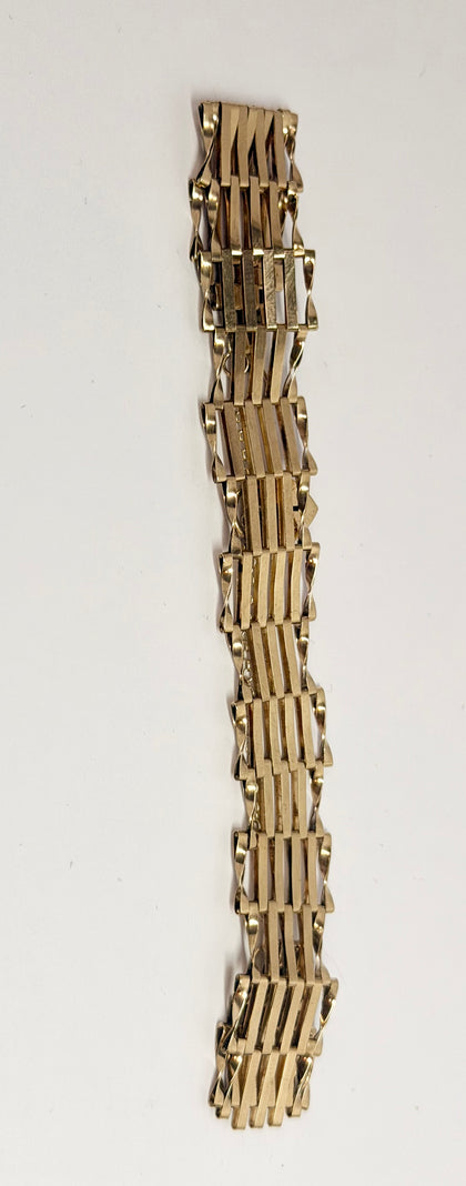 9ct Gold Gate Bracelet with Heart Clasp