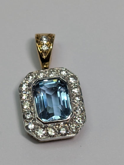 18CT GOLD AQUAMARINE & DIAMOND PENDANT PRESTON STORE