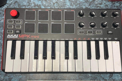 AKAI PROFESSIONAL  MINI.