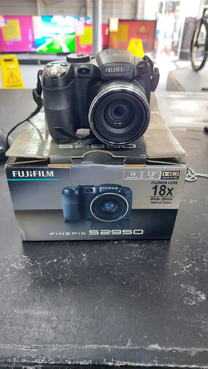 Fuji FinePix S2950 14M,