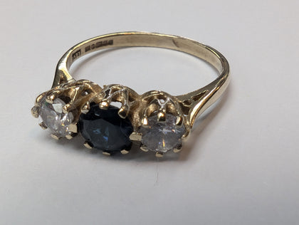 9CT GOLD RING WITH BLACK STONES SIZE L 1/2 PRESTON STORE