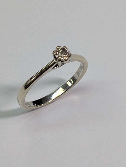 9CT WHITE GOLD DIAMOND ENGAGEMENT RING PRESTON STORE
