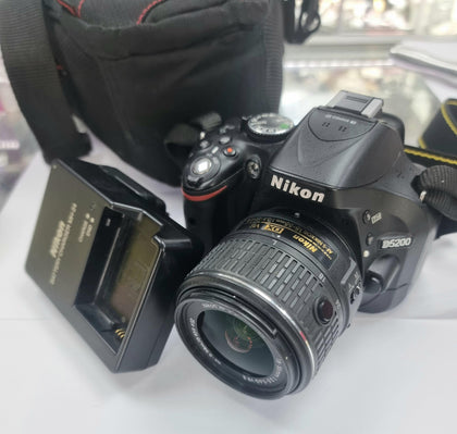 Nikon D5200 18-55mm VR Lens Kit
