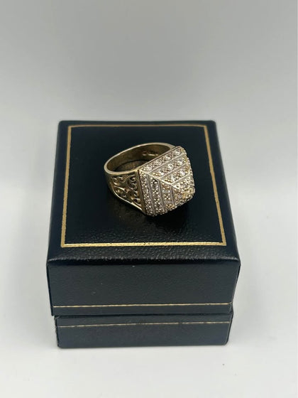 9CT YELLOW GOLD RING, PYRAMID STYLE, FULLY HALLMARKED 8.5G / Size: K
