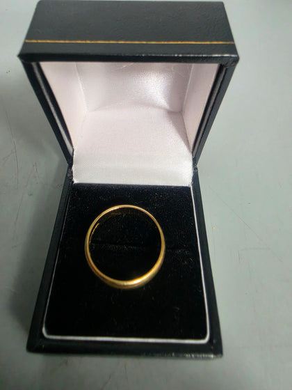 9CT Gold wedding Band 3.7G