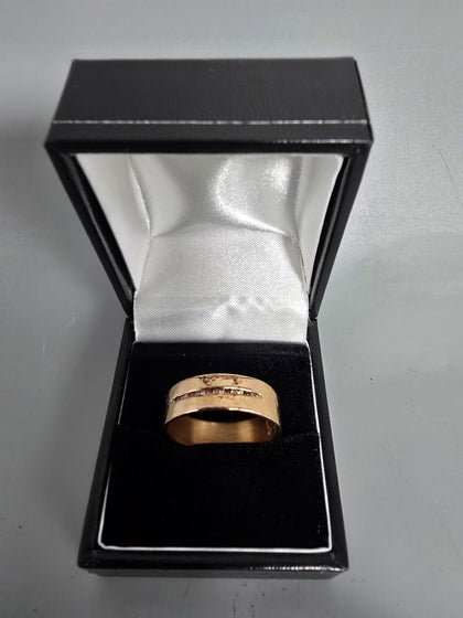 18ct Gold Ring 750 dia 7.8G Size T