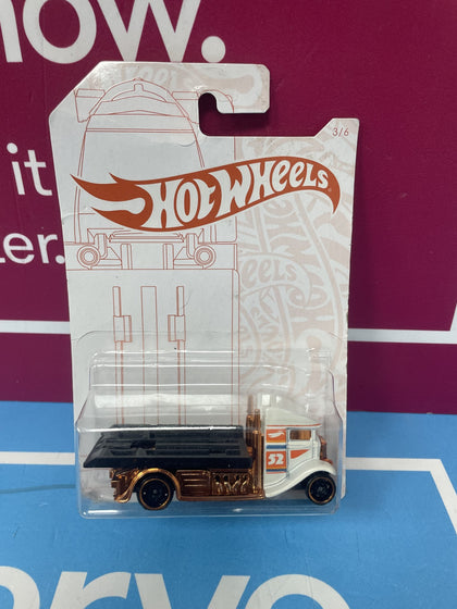 Hot Wheels GJW50 Pearl And Chrome Fast-Bed Hauler.