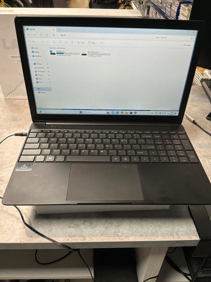 LAPTOP - INTEL CELERON- 8GB - 256GB - 1.8TB - WINDOWS 11