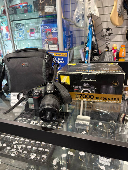 Nikon D7000 + 18-105mm VR LENS