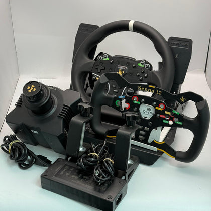 MOZA R5 Direct Drive Bundle (Wheel, Pedals, Base).