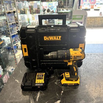 DeWalt Combi Drill Cordless DCD778 - 2.0AH Battery - DCB1104 Charger & Case.