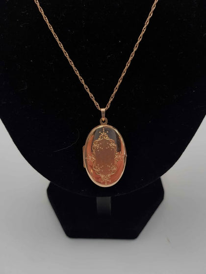9ct Yellow Gold Long Chain Necklace With Oval Locket - 30
