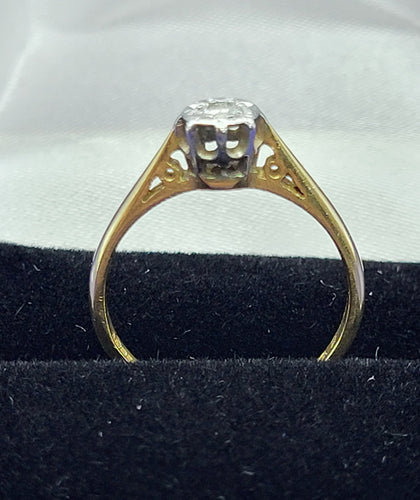 18CT - Yellow Gold Ring With Platinum Mount - 2.13g - Size J