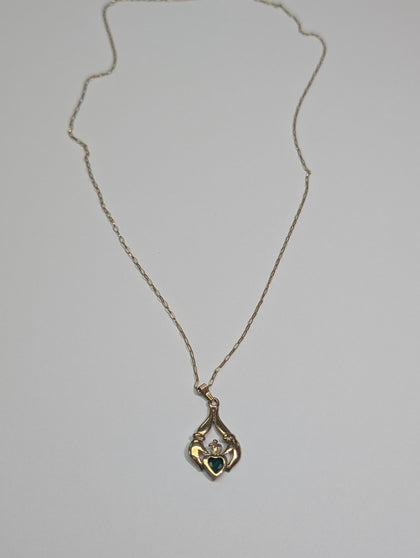 9CT GOLD CLADDAGH PENDANT WITH 9CT GOLD CHAIN PRESTON STORE