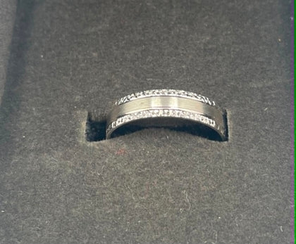 9ct white gold ring