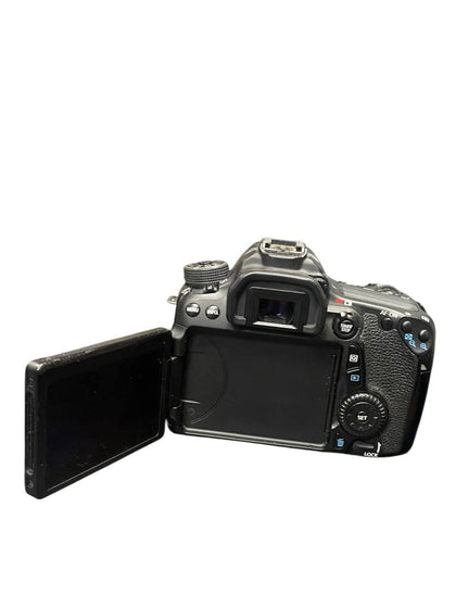 Canon EOS 70D + 18-55mm
