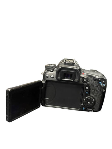 Canon EOS 70D + 18-55mm