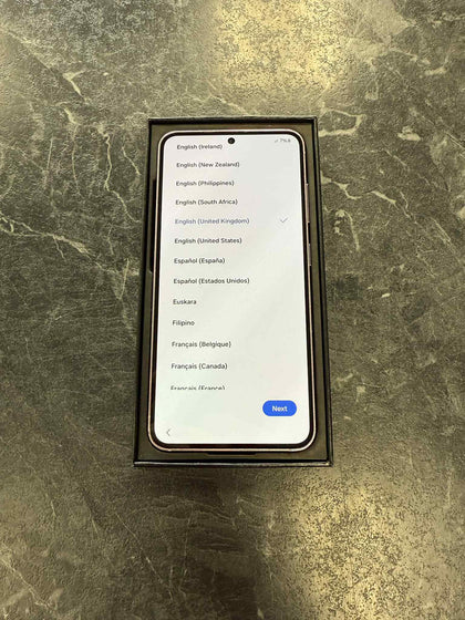 Samsung Galaxy S23 - Unlocked / 128GB - Pristine condition