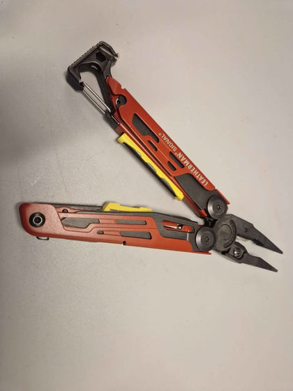 Leatherman Signal - Crimson