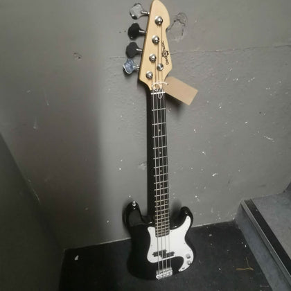 Gear4Music Black Bass Guitar