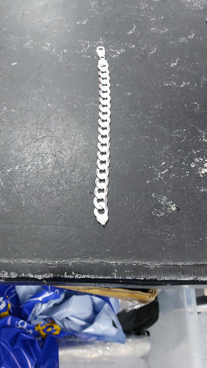 BRAND NEW SILVER BRACELET ,WEIGHT 33.7G , LENGHT 9