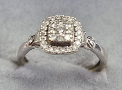 9ct White Gold Diamond Cluster Ring Size M1/2