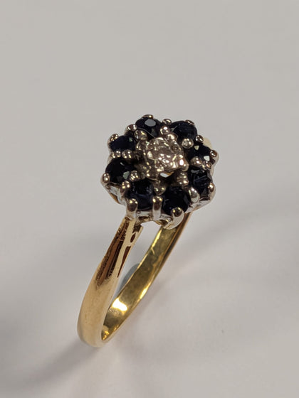 18CT Gold Cluster Ring
