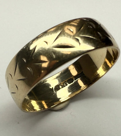 9ct gold band ring size M 1/2