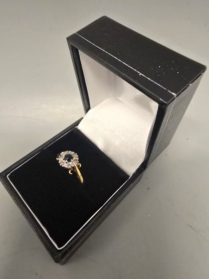 18ct Gold Ring 750 3.56G Size K with blue/black stone