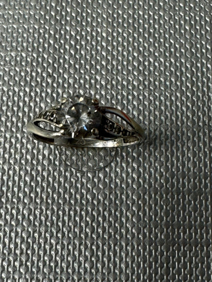 9ct White Gold Ring with Clear Stones