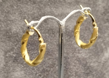 18ct Yellow Gold Oval Twisted Hoop Earrings