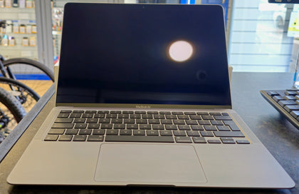 Macbook Air 2020 - M1 - 8GB Ram - 256GB SSD