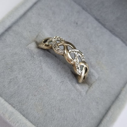 9ct gold diamond celtic ring m1/2